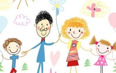 Kinderknutsels en kindertekeningen opruimen