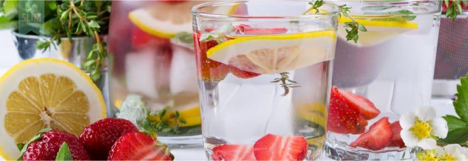 Water met fruit en kruiden