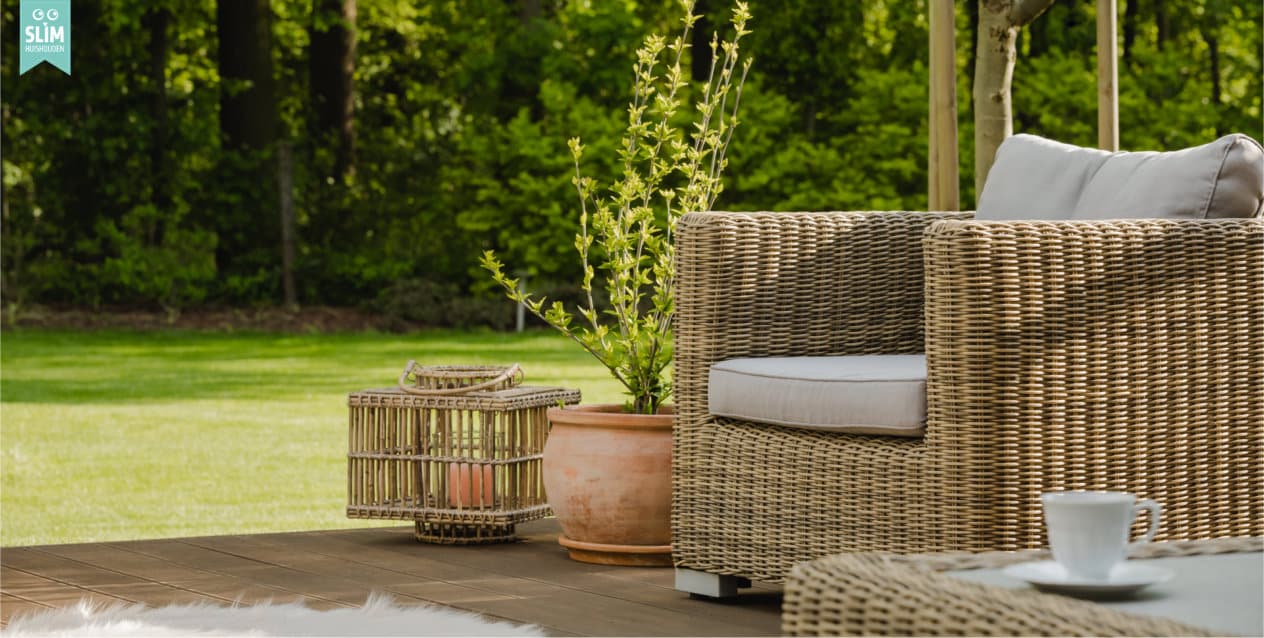 Wicker tuinmeubel 2024 Dreamstime 189711835