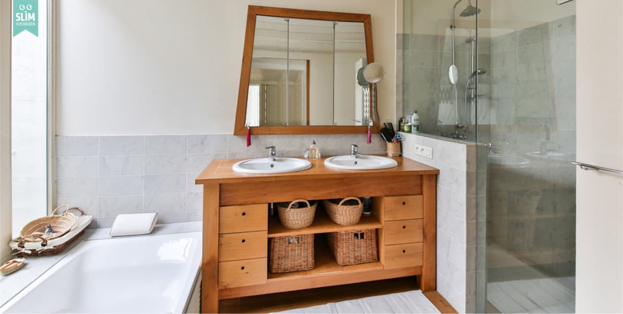 Badkamer met een houten meubel 2025 pixabay bathroom-2132342_1920 (1) badkamer renovatie