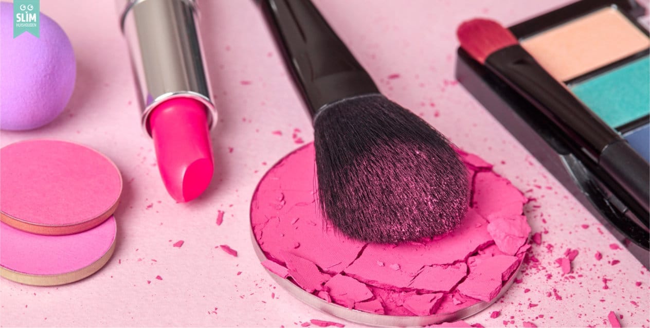Make-up lippenstift oogschaduw rouge 2025 123RF 158010177_l Hardnekkige vlekken verwijderen