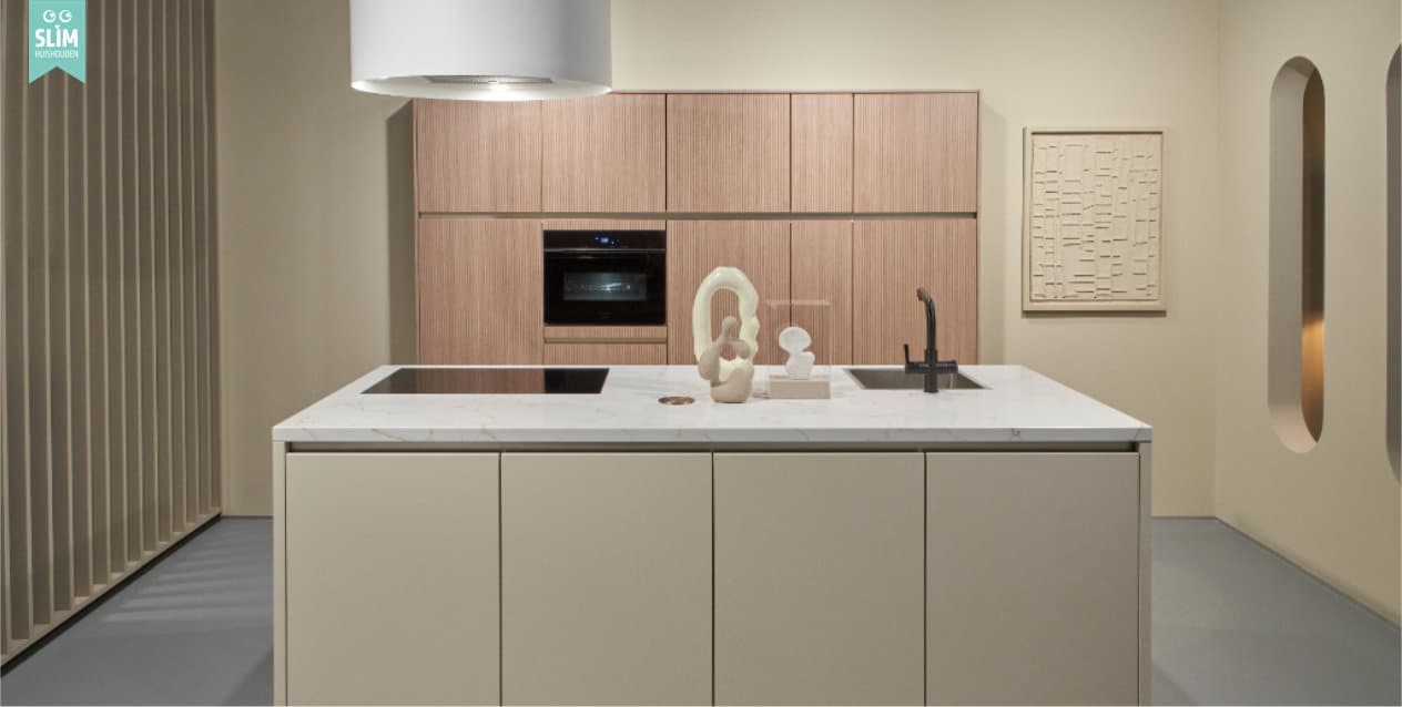 Blog Moderne keukens 2025 beige eilandkeuken van Tulp Keukens Moderne keukens