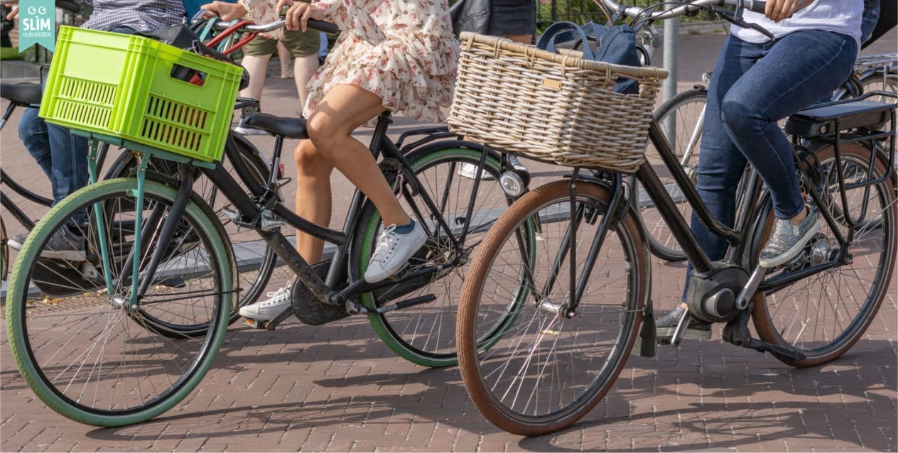Blog Beste elektrische fiets 2026 feb 2026 123RF 210572733_l (1) Elektrische fietsen in stadsverkeer, gebruikt voor boodschappen en woon-werkverkeer