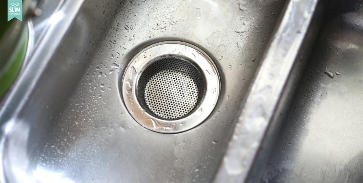 B Zo houd je je riool – Schoon afvoerzeefje in de gootsteen helpt verstoppingen voorkomen Schoon afvoerzeefje in de gootsteen helpt verstoppingen voorkomen